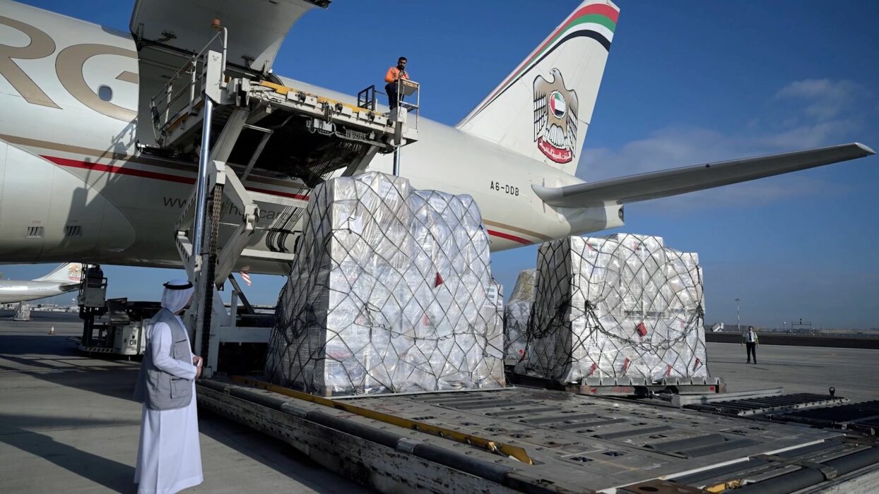 الإمارات ترسل طائرة مساعدات للمتضررين في أوكرانيا