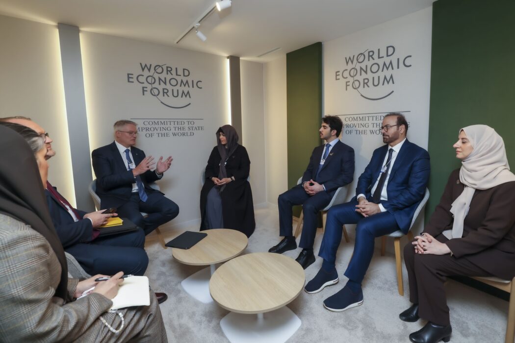 لطيفة بنت محمد تلتقي الأمين العام لمنظمة التعاون والتنمية الاقتصادية في دافوس 